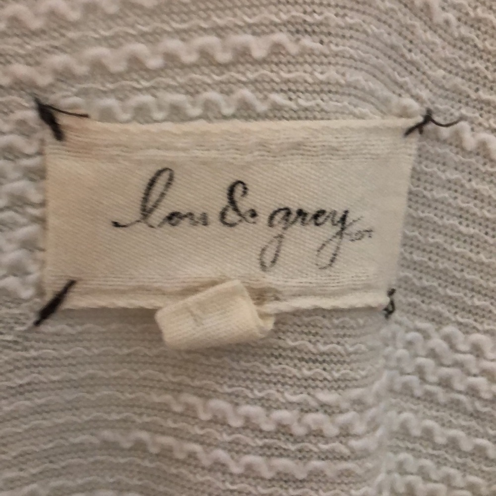 Lou and grey off white shirt - Picture 2 of 3